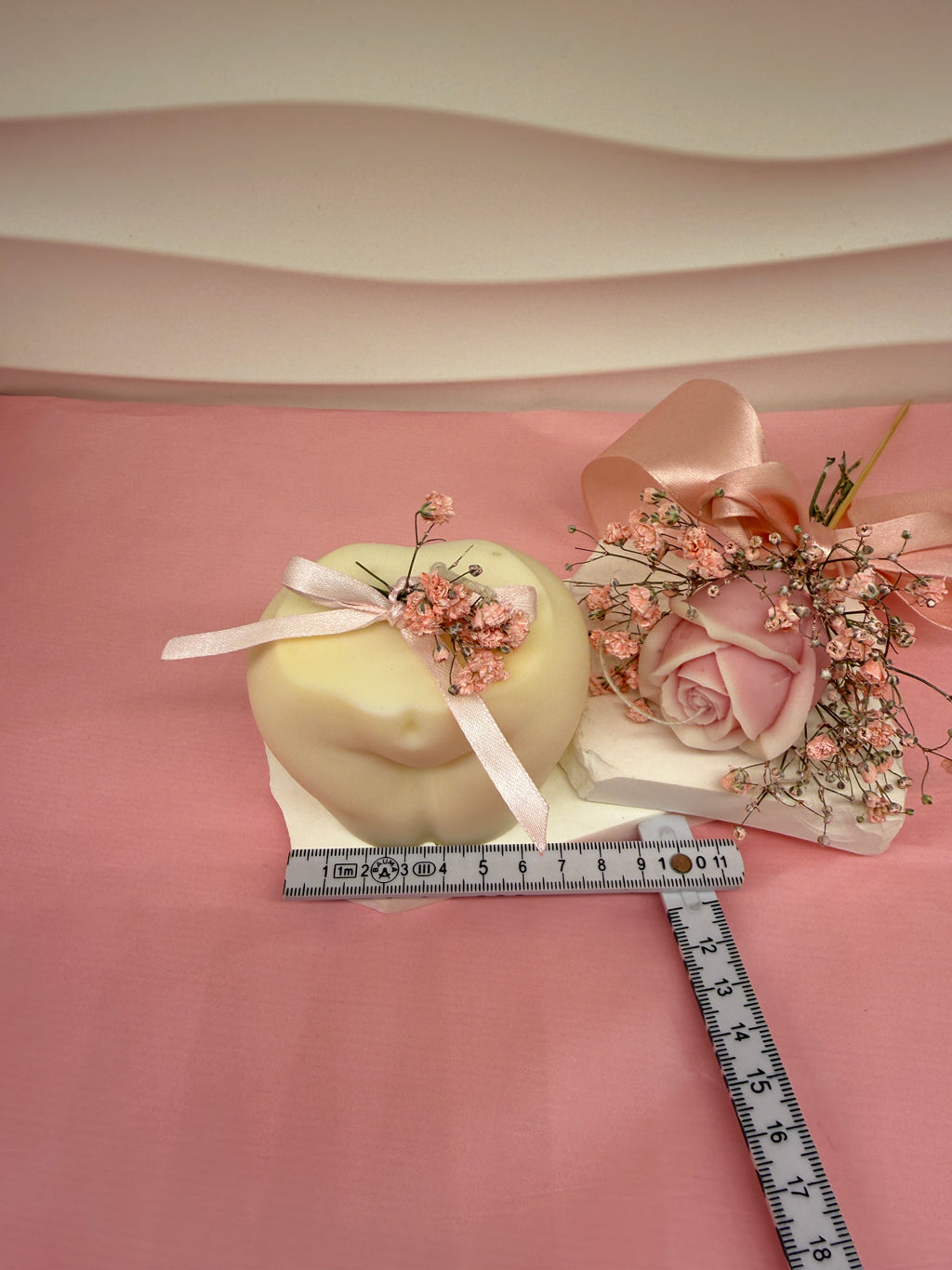 Body Kerze aus Rapswachs | Handgegossene Design-Skulpturkerze Standkerze Floma Candle & More