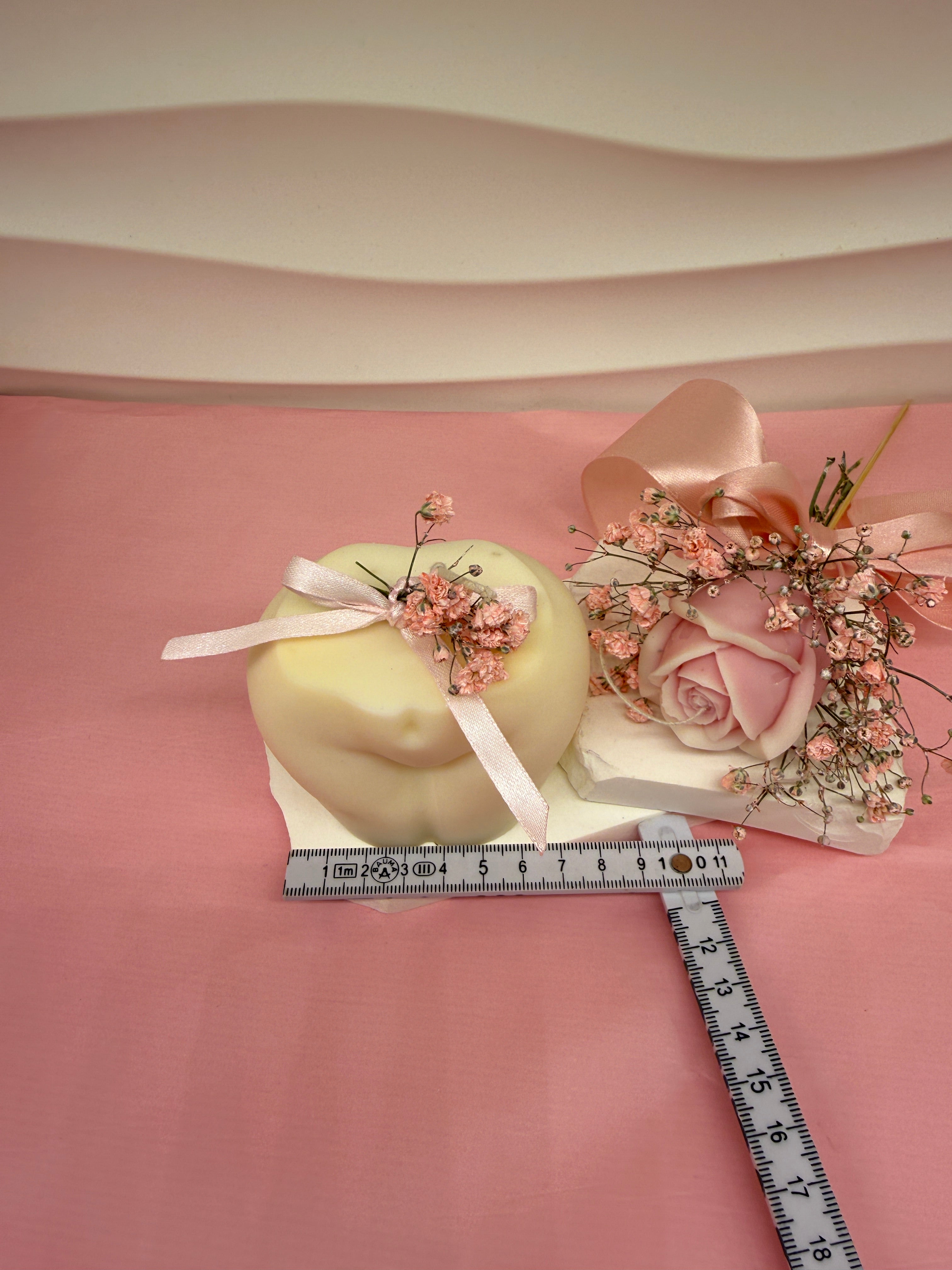 Body Kerze aus Rapswachs | Handgegossene Design-Skulpturkerze Standkerze Floma Candle & More