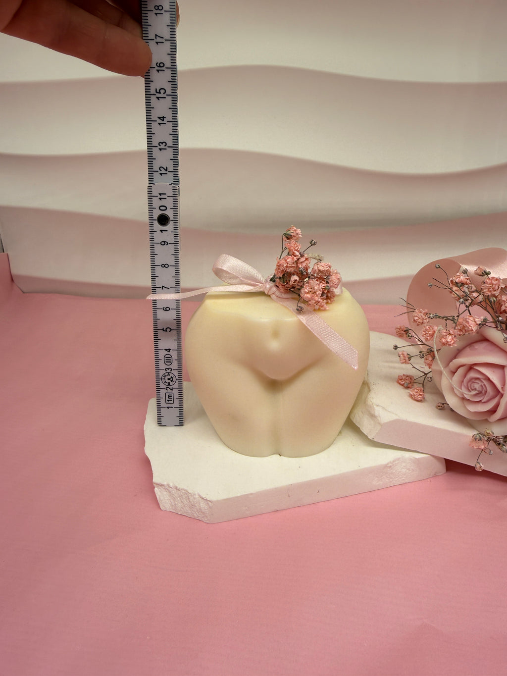 Body Kerze aus Rapswachs | Handgegossene Design-Skulpturkerze Standkerze Floma Candle & More