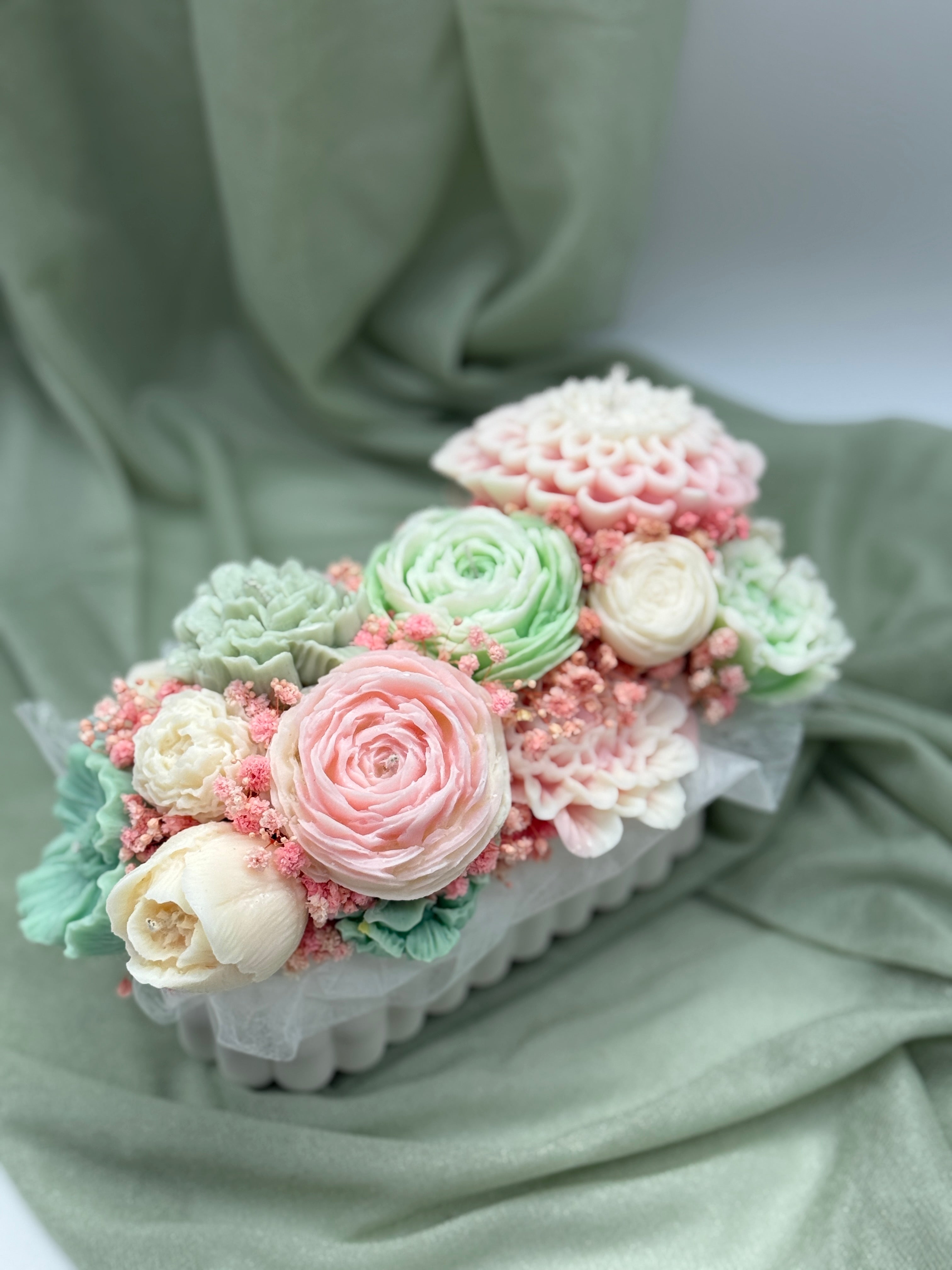 Kerzenstrauß „ Whisper „ in handgefertigten Kermiktopf Flowerbox Floma Candle & More Rosa / Grün /weiss