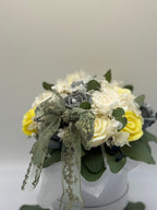 Kerzenblumenstrauß aus Rosen Eukalyptus Flowerbox Floma Candle & More