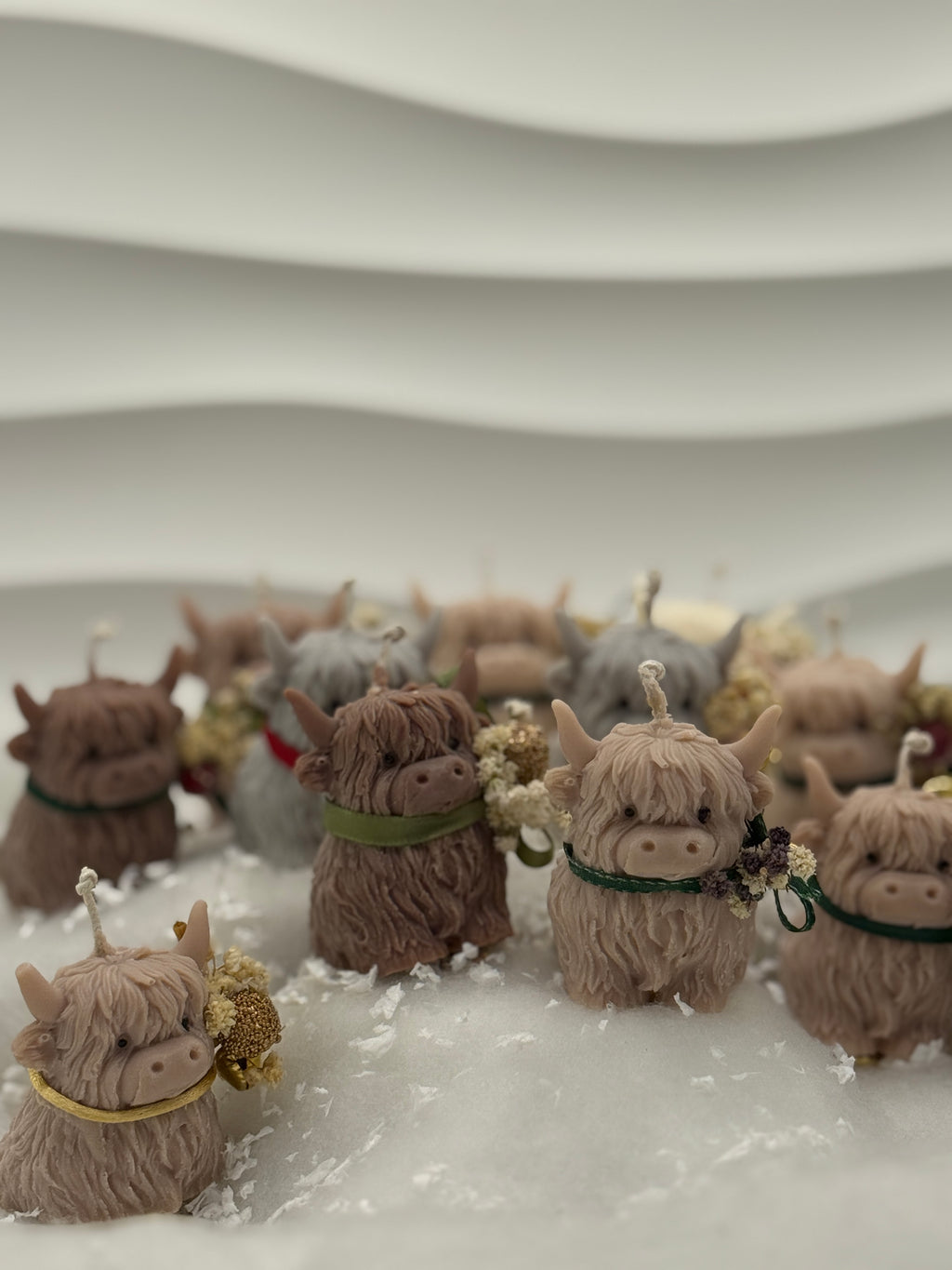 Highland-Kuh Kerze – Handgefertigte Deko-Kerze im Landhaus- & Bauernhof-Stil Standkerze Floma Candle & More