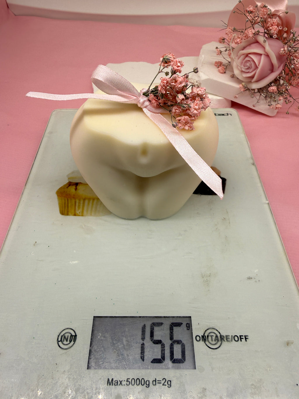 Body Kerze aus Rapswachs | Handgegossene Design-Skulpturkerze Standkerze Floma Candle & More