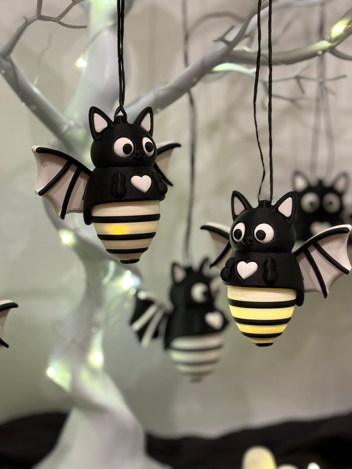Fledermaus-Anhänger aus PLA – Halloween-Deko mit Herz 3D Druck Floma Candle & More
