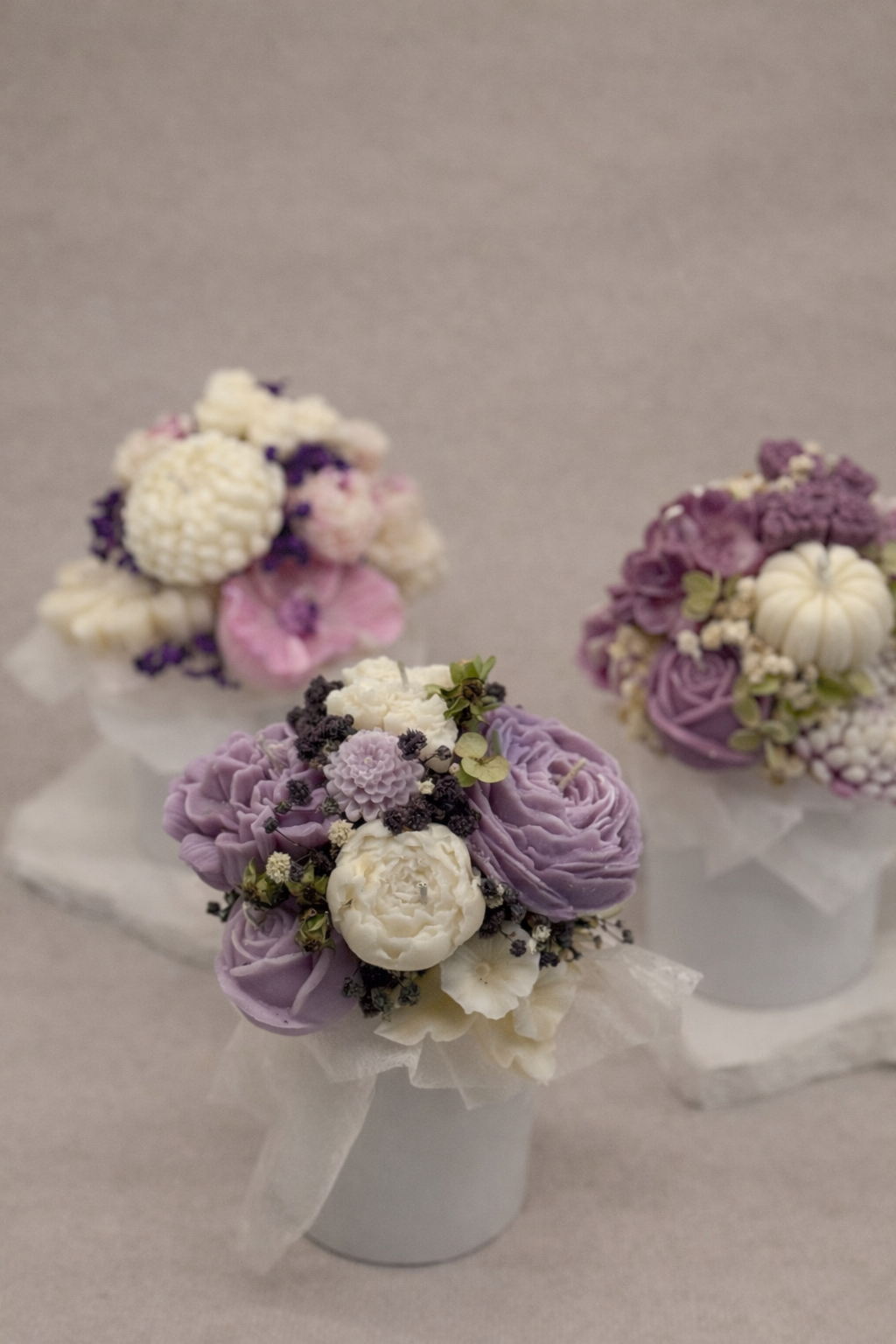 petite Fleur / Kerzenstrauss in handgefertigten Keramikgefäß Flowerbox Floma Candle & More