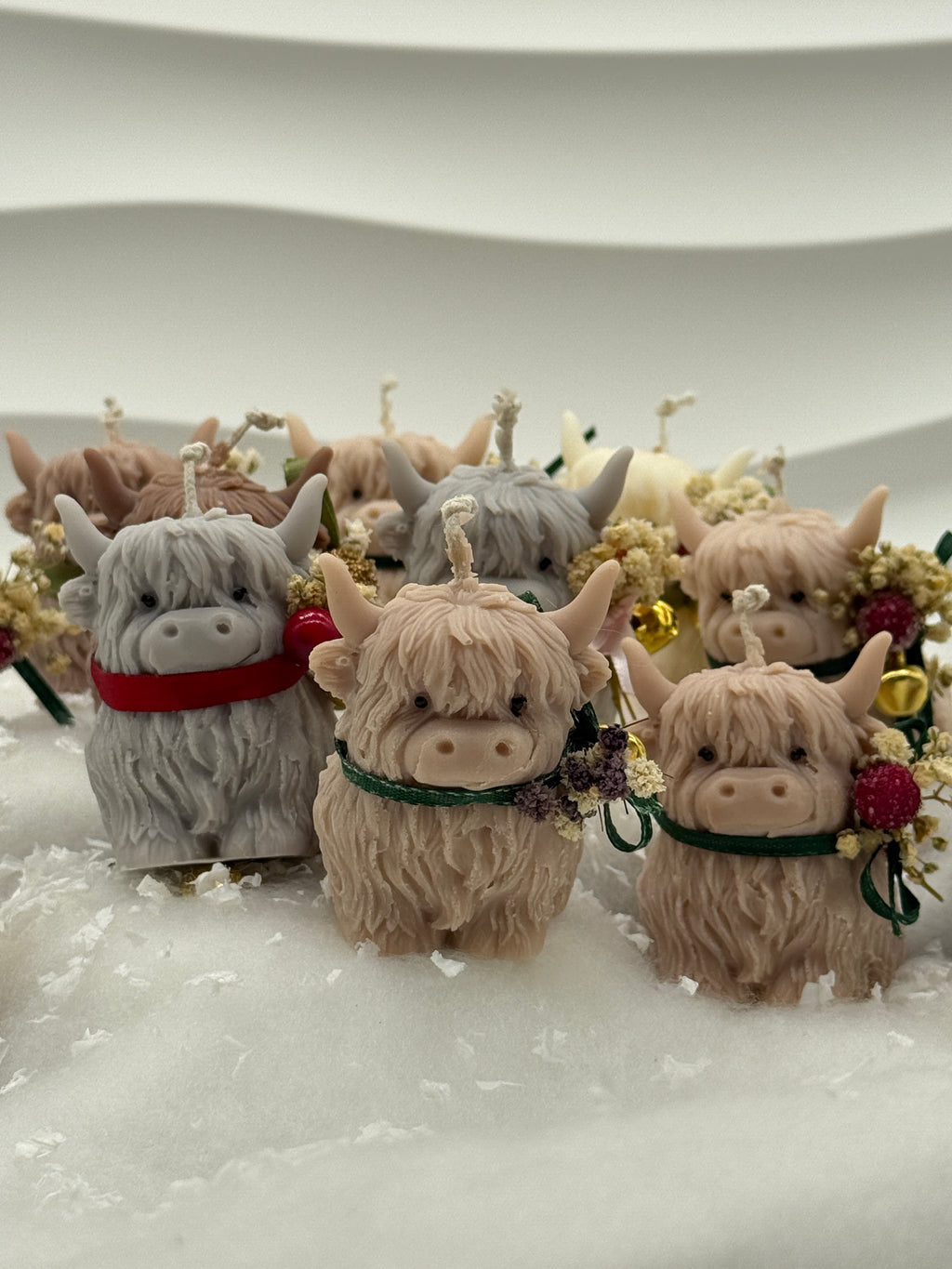 Highland-Kuh Kerze – Handgefertigte Deko-Kerze im Landhaus- & Bauernhof-Stil Standkerze Floma Candle & More