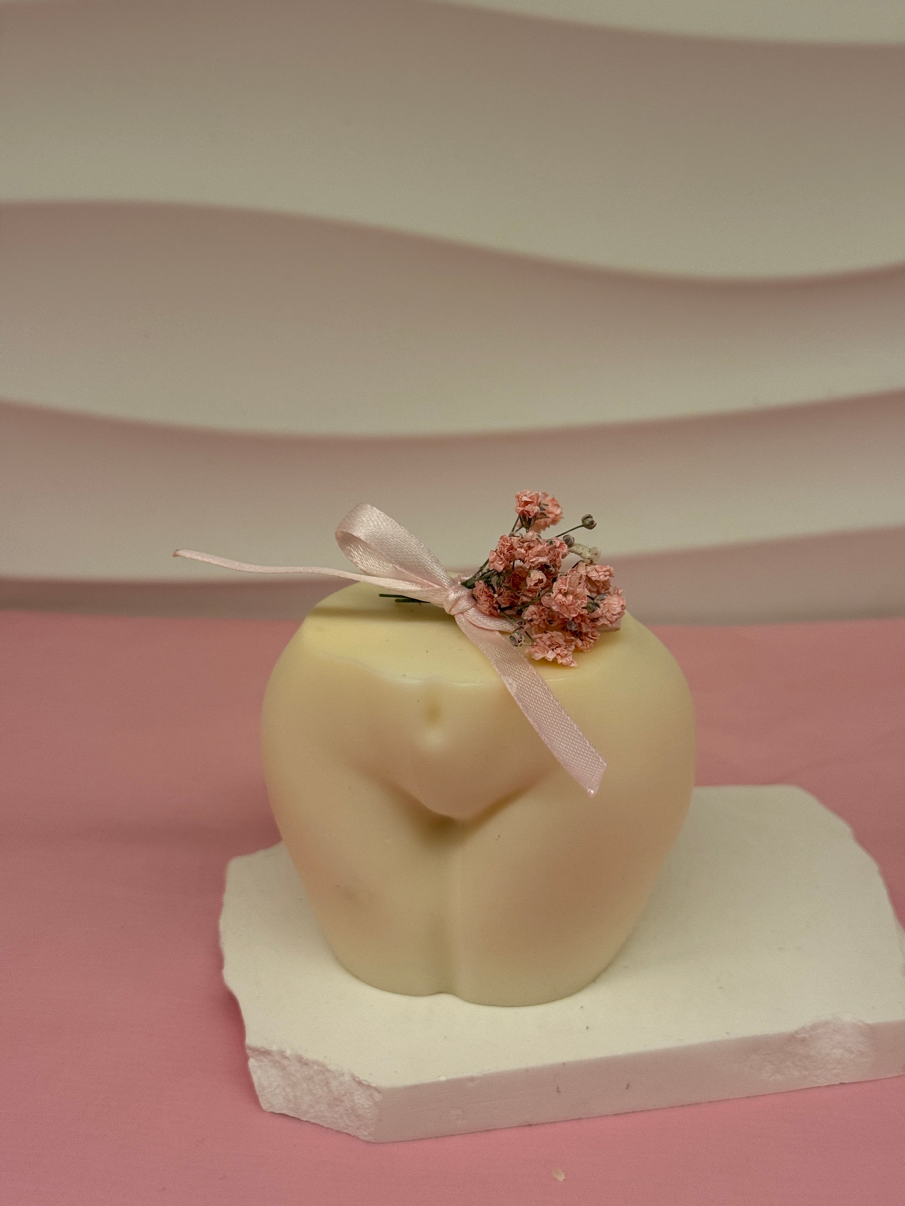 Body Kerze aus Rapswachs | Handgegossene Design-Skulpturkerze Standkerze Floma Candle & More