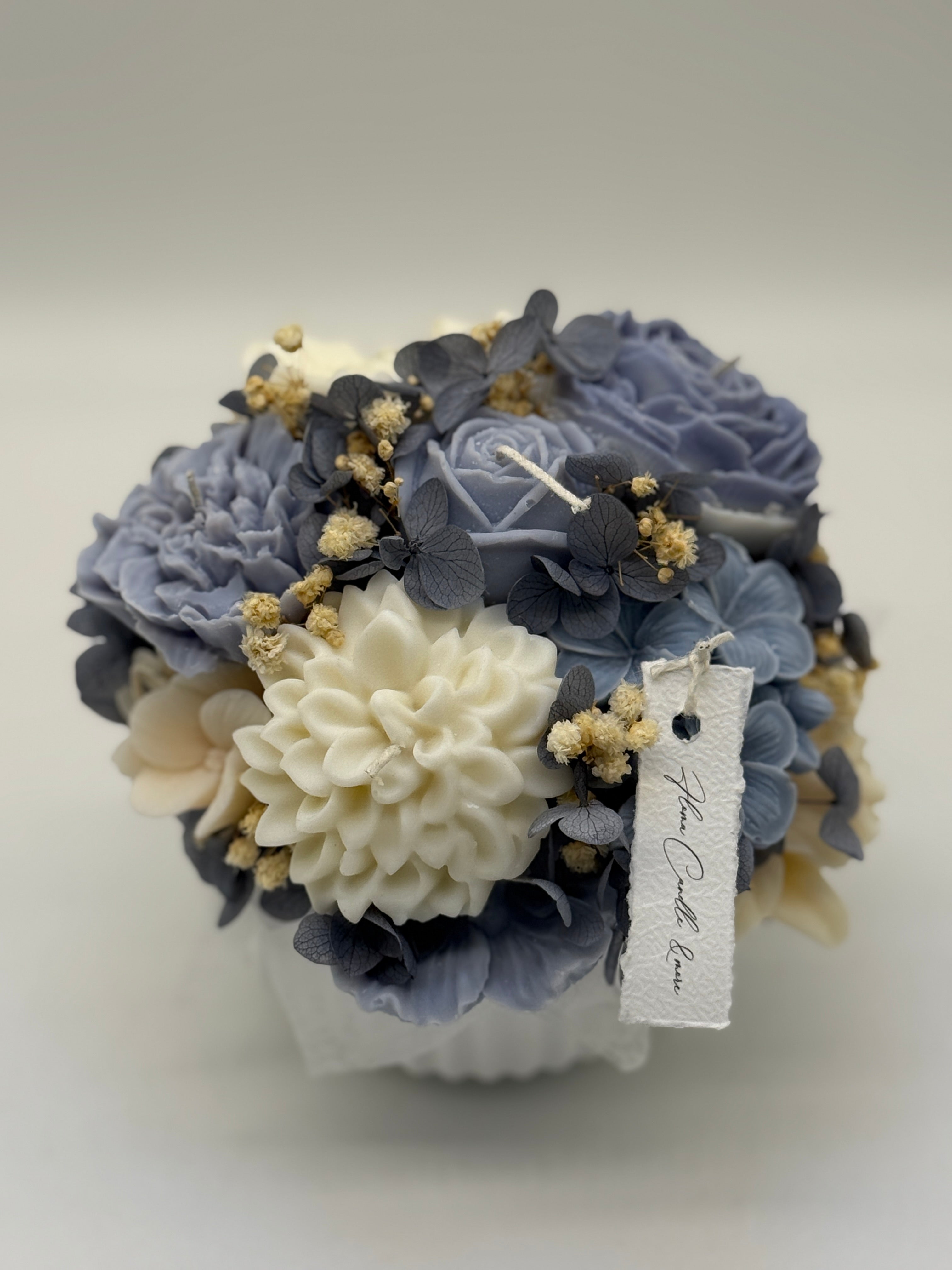 Kerzenstrauß „Floma “ in Keramikschale Flowerbox Floma Candle & More Blue sky