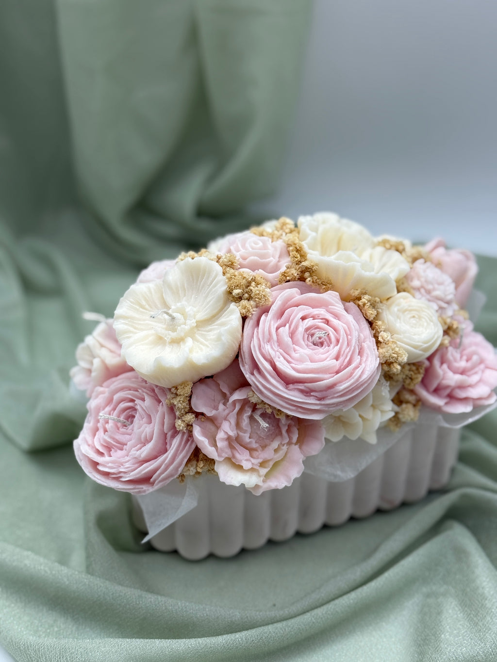 Kerzenstrauß „ Whisper „ in handgefertigten Kermiktopf Flowerbox Floma Candle & More Rosa/Weiss