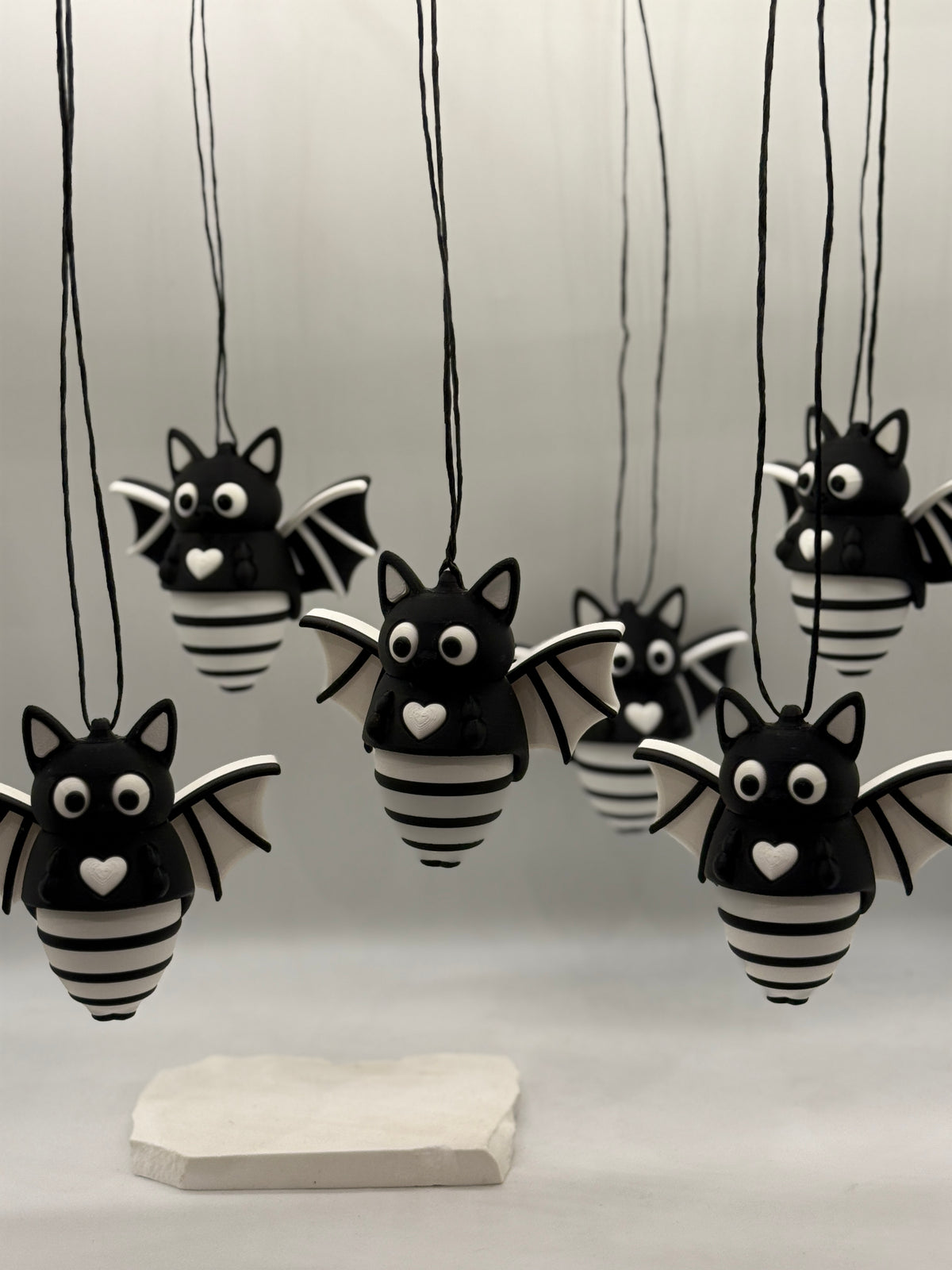Fledermaus-Anhänger aus PLA – Halloween-Deko mit Herz 3D Druck Floma Candle & More