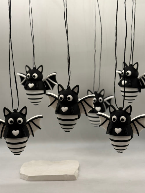 Fledermaus-Anhänger aus PLA – Halloween-Deko mit Herz 3D Druck Floma Candle & More
