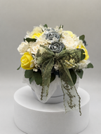 Kerzenblumenstrauß aus Rosen Eukalyptus Flowerbox Floma Candle & More