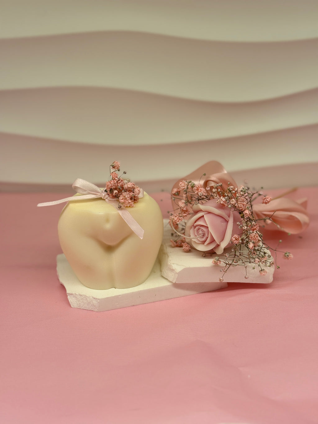 Body Kerze aus Rapswachs | Handgegossene Design-Skulpturkerze Standkerze Floma Candle & More