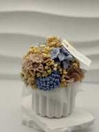 petite Fleur / Kerzenstrauss in handgefertigten Keramikgefäß Flowerbox Floma Candle & More hellblau/beige/weiß