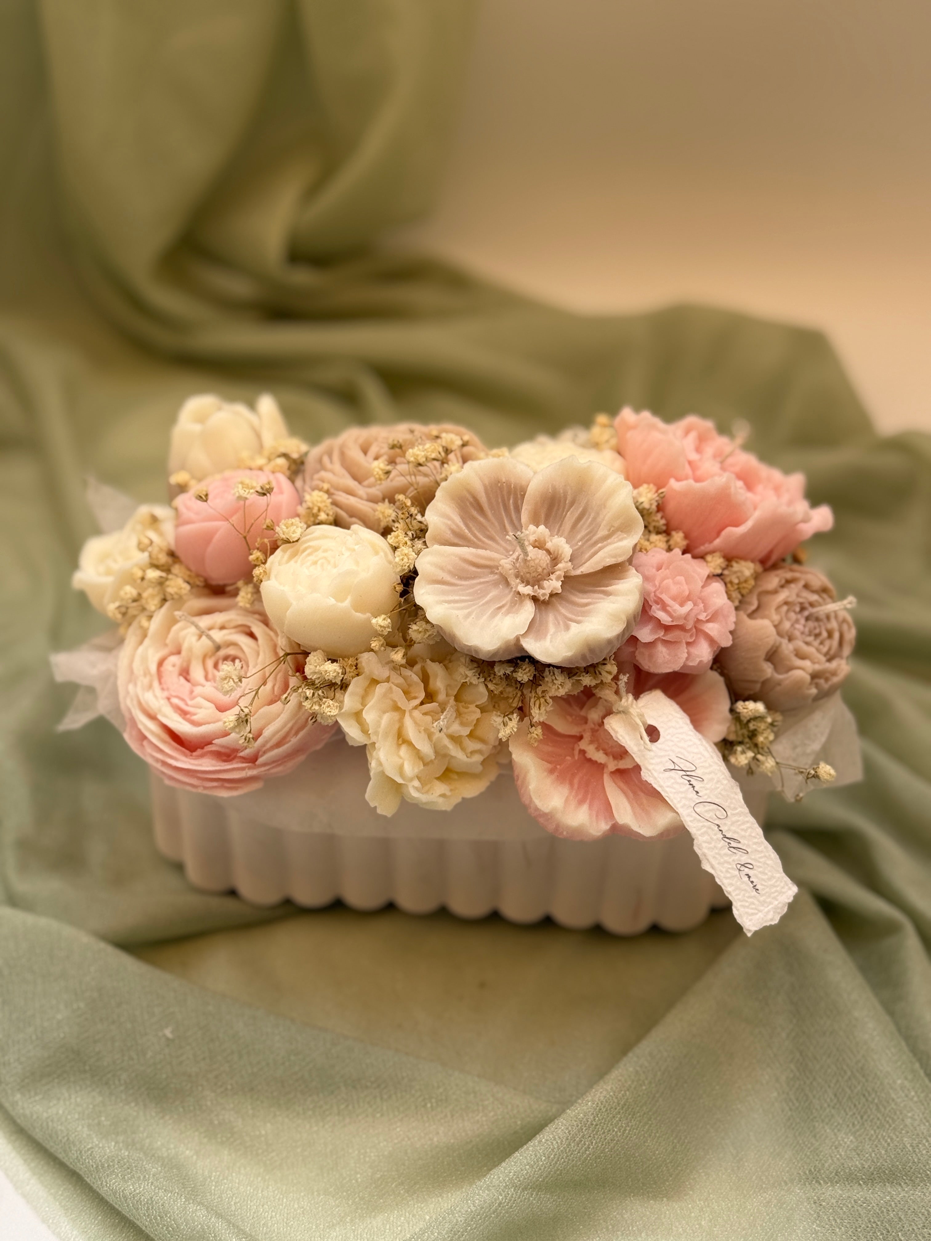 Kerzenstrauß „ Whisper „ in handgefertigten Kermiktopf Flowerbox Floma Candle & More Rosa/weiss/ Beige