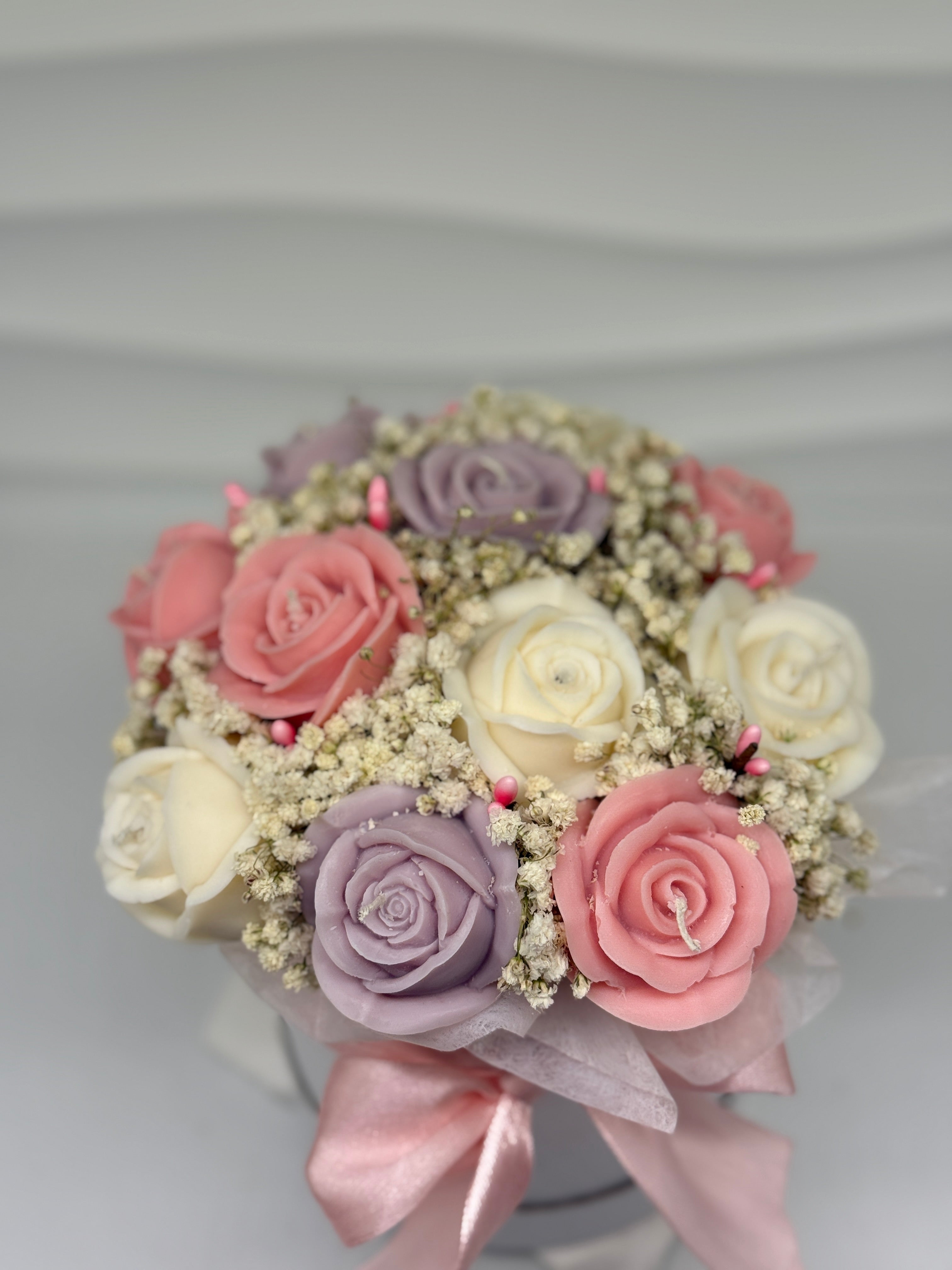 Poesie | Kerzenblumenstrauß aus Rosen in Pastell Flowerbox Floma Candle & More