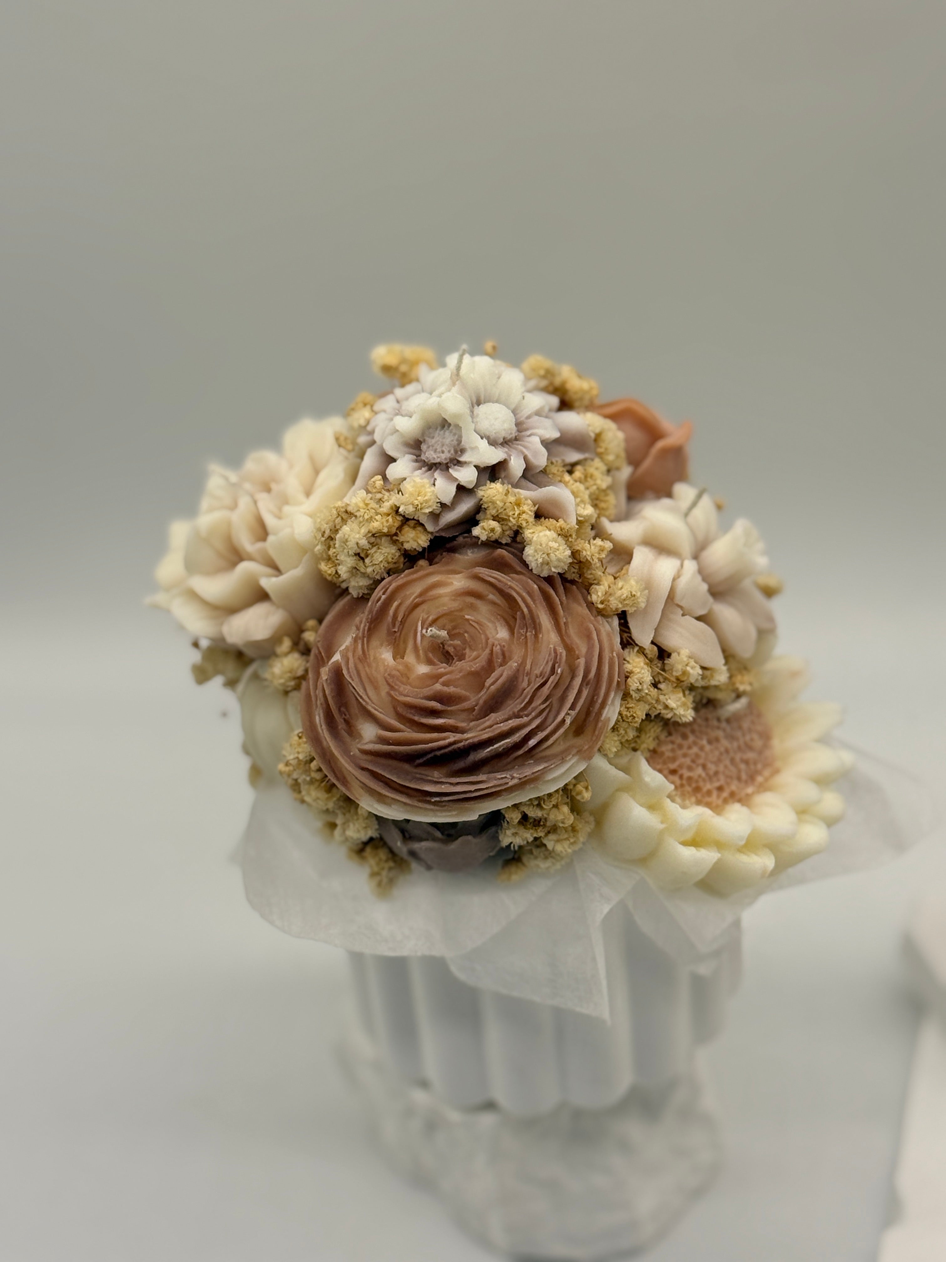 petite Fleur / Kerzenstrauss in handgefertigten Keramikgefäß Flowerbox Floma Candle & More Beige/Braun/Weiss