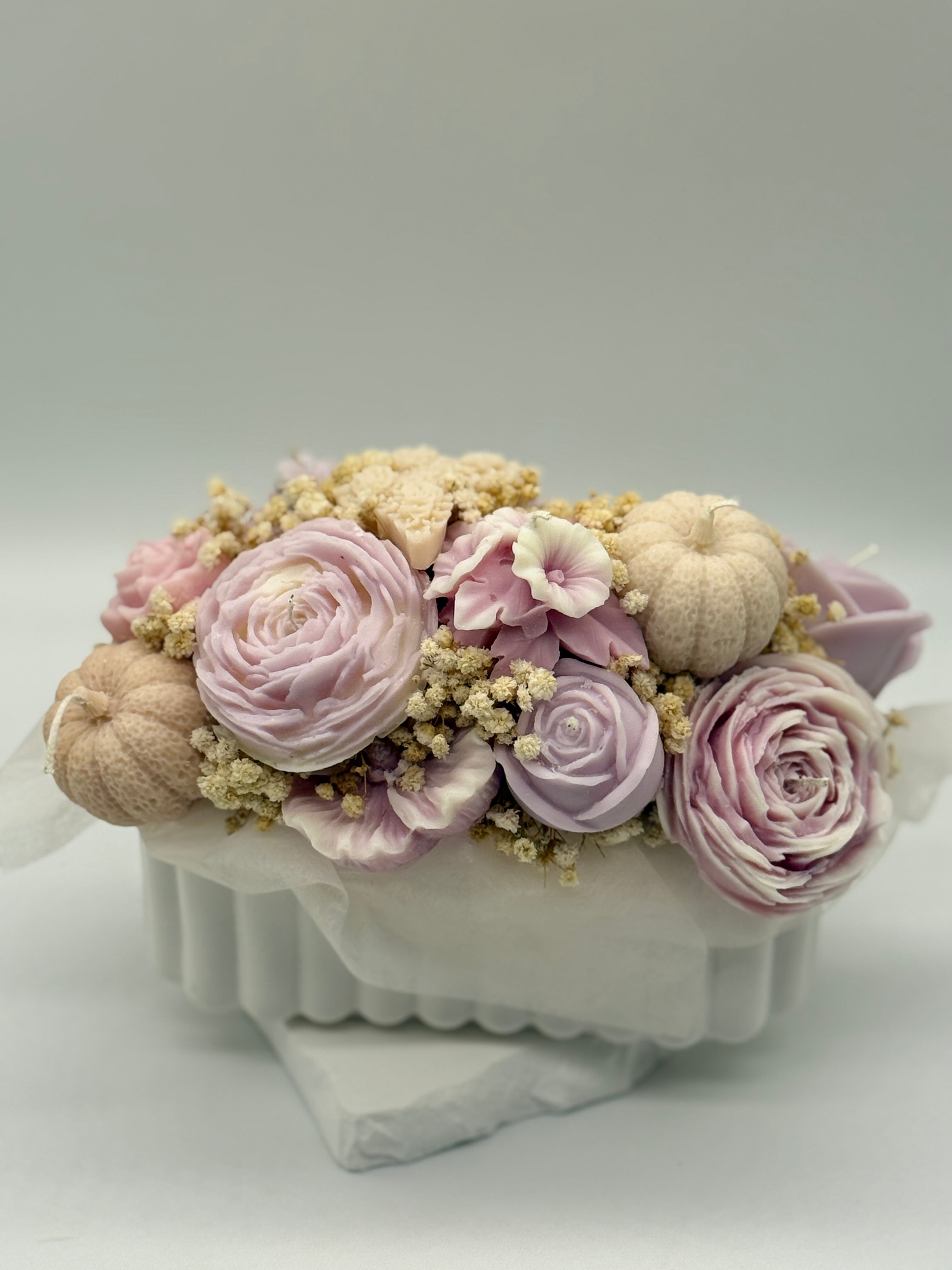 Kerzenstrauß „ Whisper „ in handgefertigten Kermiktopf Flowerbox Floma Candle & More Flieder/Rosa/Kürbis /Beige