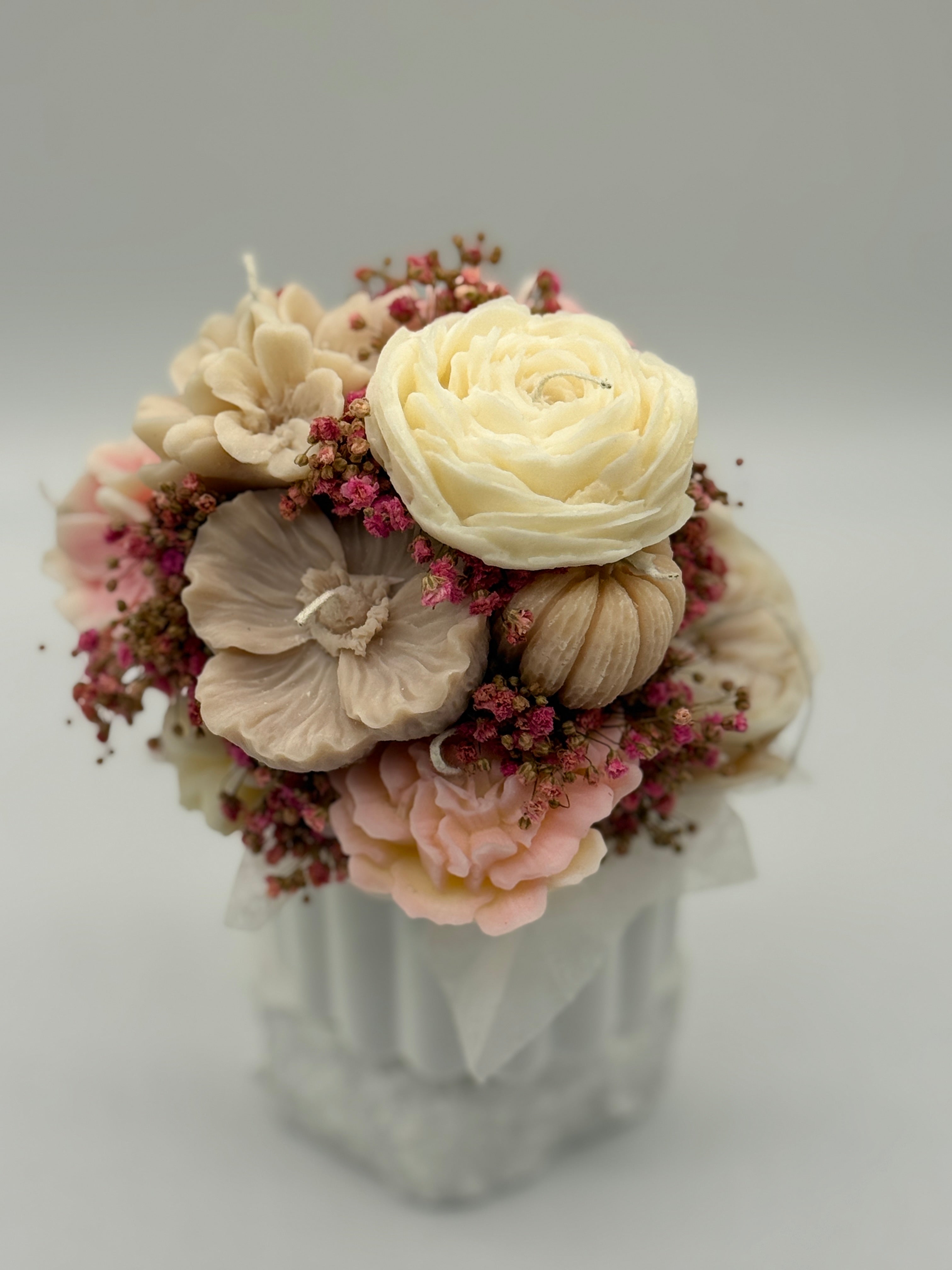 petite Fleur / Kerzenstrauss in handgefertigten Keramikgefäß Flowerbox Floma Candle & More Rosa/Weiss/Beige