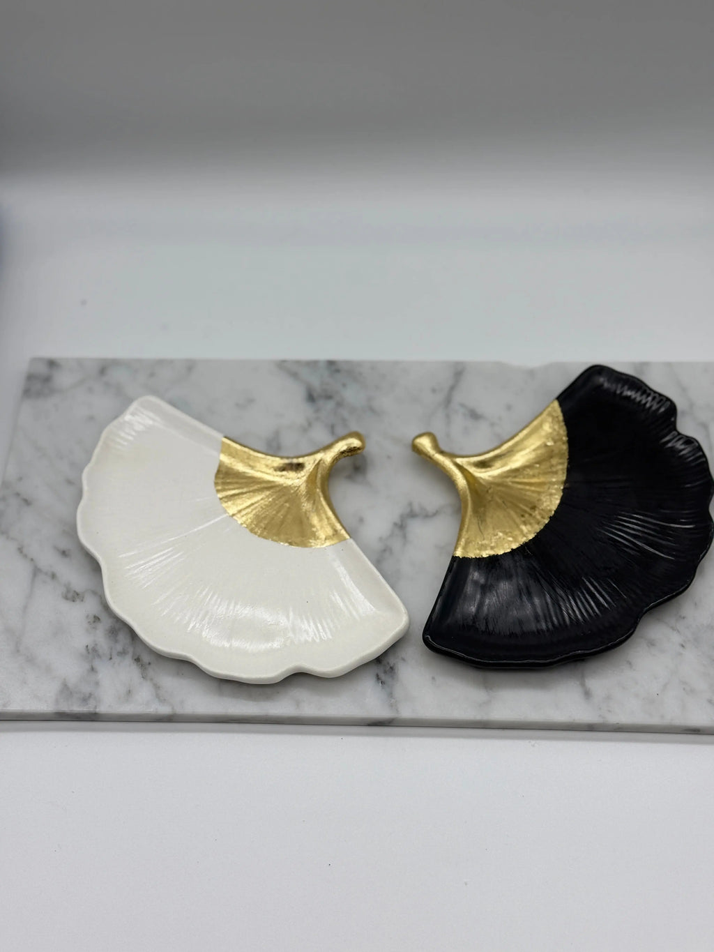 Ginkoblattteller in 2 Farben erhältich Teller Floma Candel & more