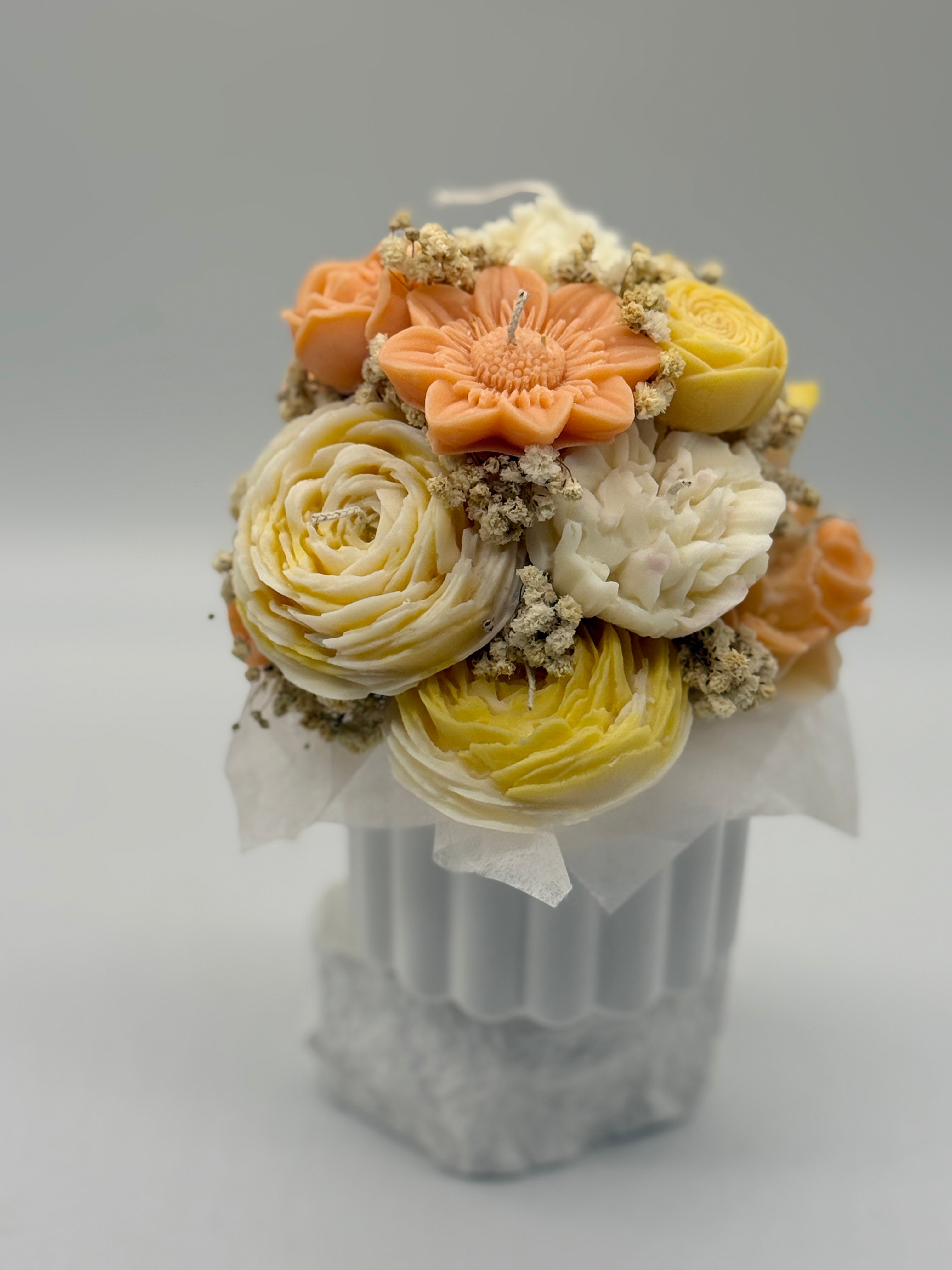 petite Fleur / Kerzenstrauss in handgefertigten Keramikgefäß Flowerbox Floma Candle & More Gelb/Weiss/Orange