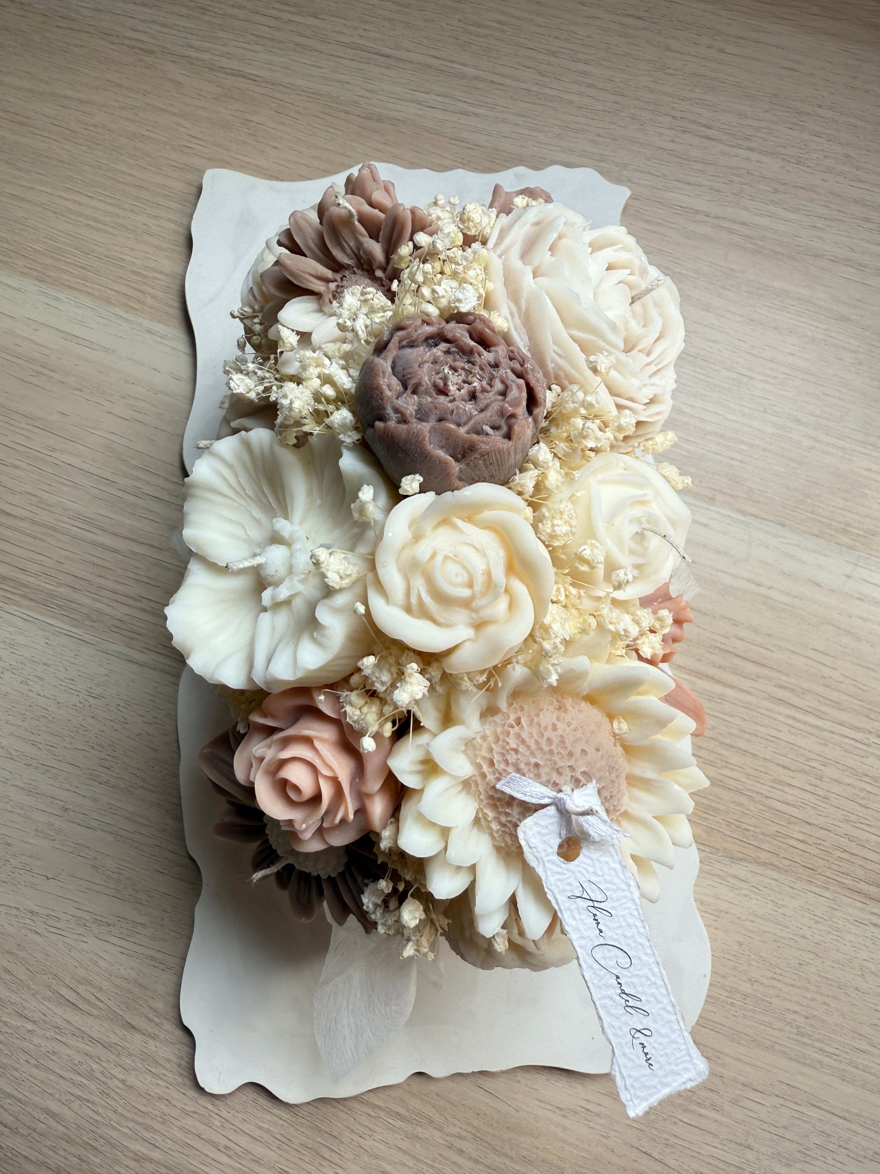 Kerzenstrauß „ Whisper „ in handgefertigten Kermiktopf Flowerbox Floma Candle & More Weiss/ Beige/ Braun