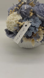 Floma / Handgemachter Kerzenblumenstrauß aus Wachs in Keramikschale Flowerbox Floma Candle & More