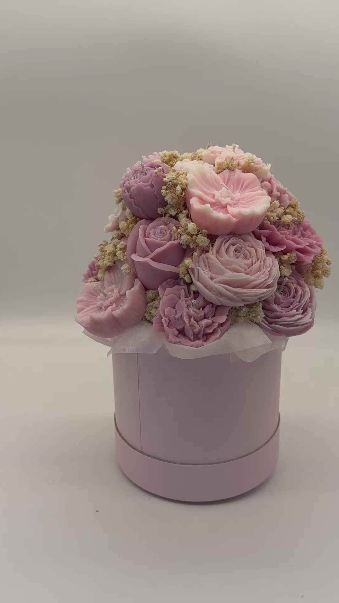 Skara Pure Rose /Blumenkerzenstrauß aus Rapswachs in Geschenkbox – Handgemachte vegane Kerze, Flower Candle, nachhaltiges Geschenk, Deko-Blumenstraußin Geschenktopf Standkerze Floma Candle & More