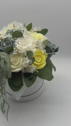 Kerzenblumenstrauß aus Rosen Eukalyptus Flowerbox Floma Candle & More